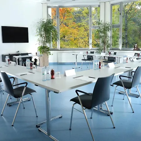 College Garden Hotel 3*