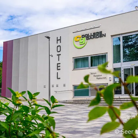 Hotel College Garden