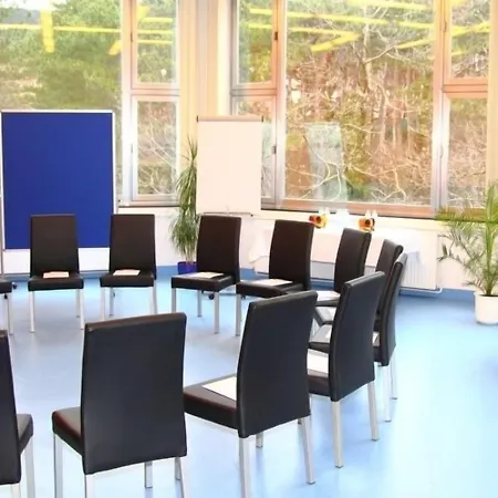 College Garden Hotel 3*