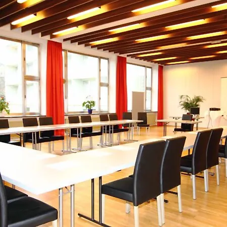 College Garden Hotel