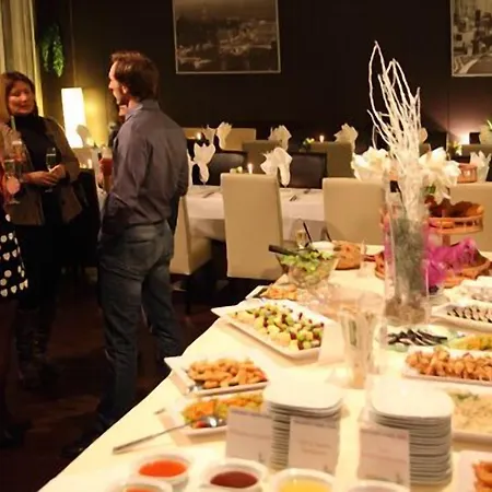 Отель College Garden