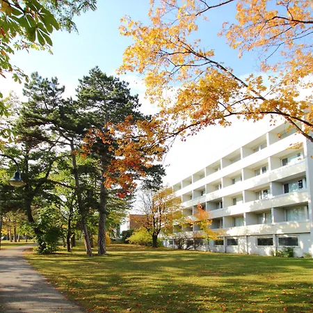 College Garden 3*