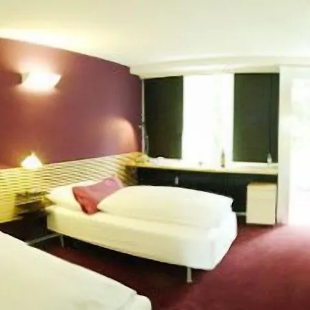 Отель College Garden