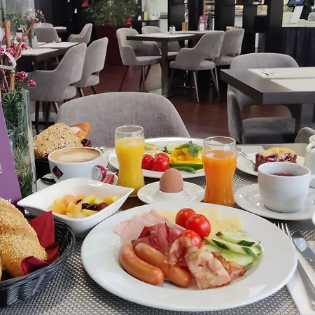 College Garden Hotel 3*