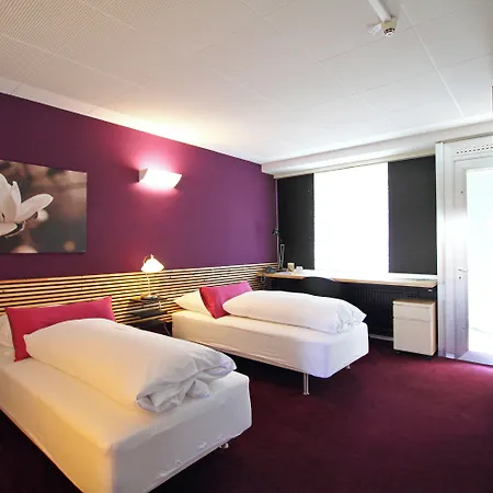 Hotel College Garden 3*