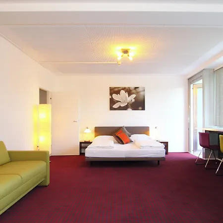 College Garden Hotel