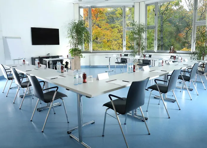 College Garden Hotel 3*