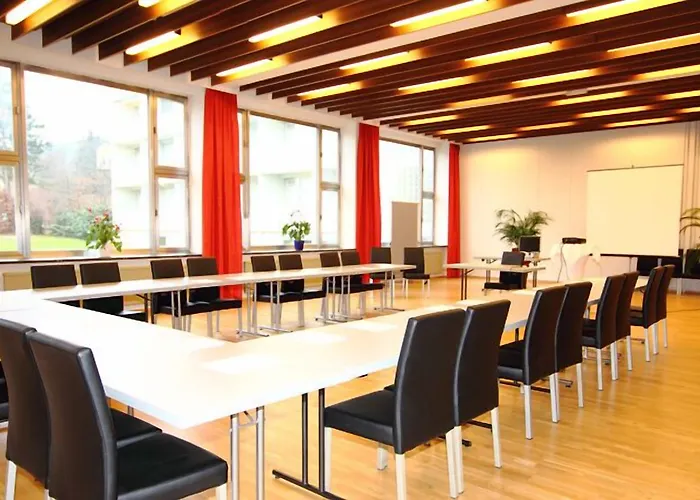 College Garden Hotel