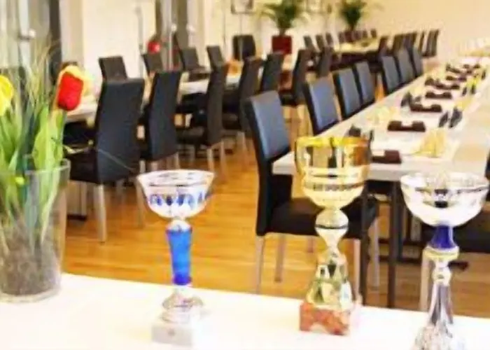 מלון College Garden 3*