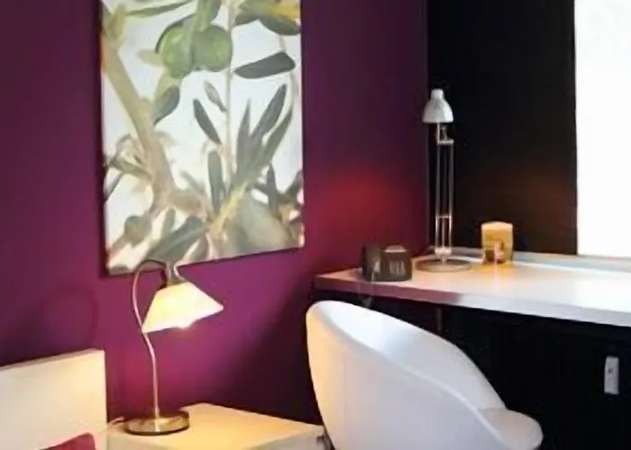 Hotel College Garden 3*