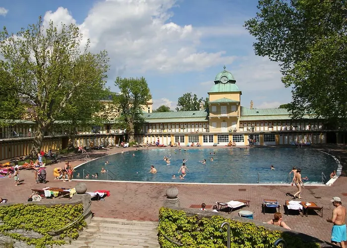 Hotel College Garden